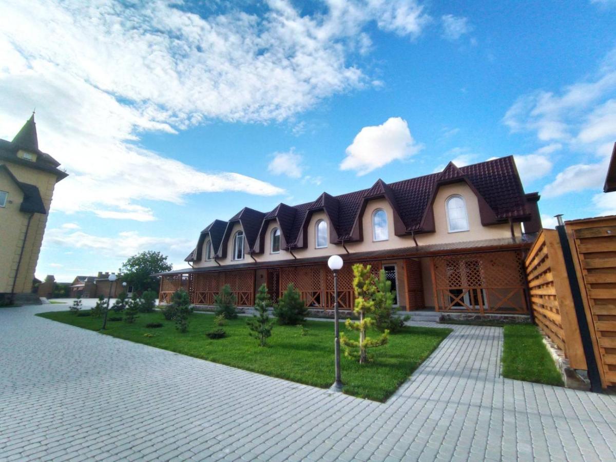 Готельно-Ресторанний Комплекс Прованс Парк Pochaiv Buitenkant foto