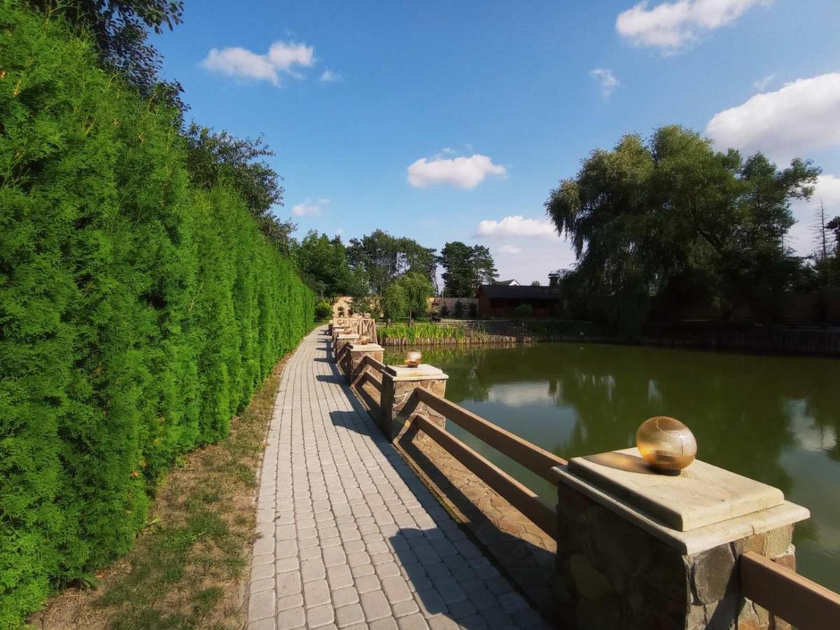Готельно-Ресторанний Комплекс Прованс Парк Pochaiv Buitenkant foto