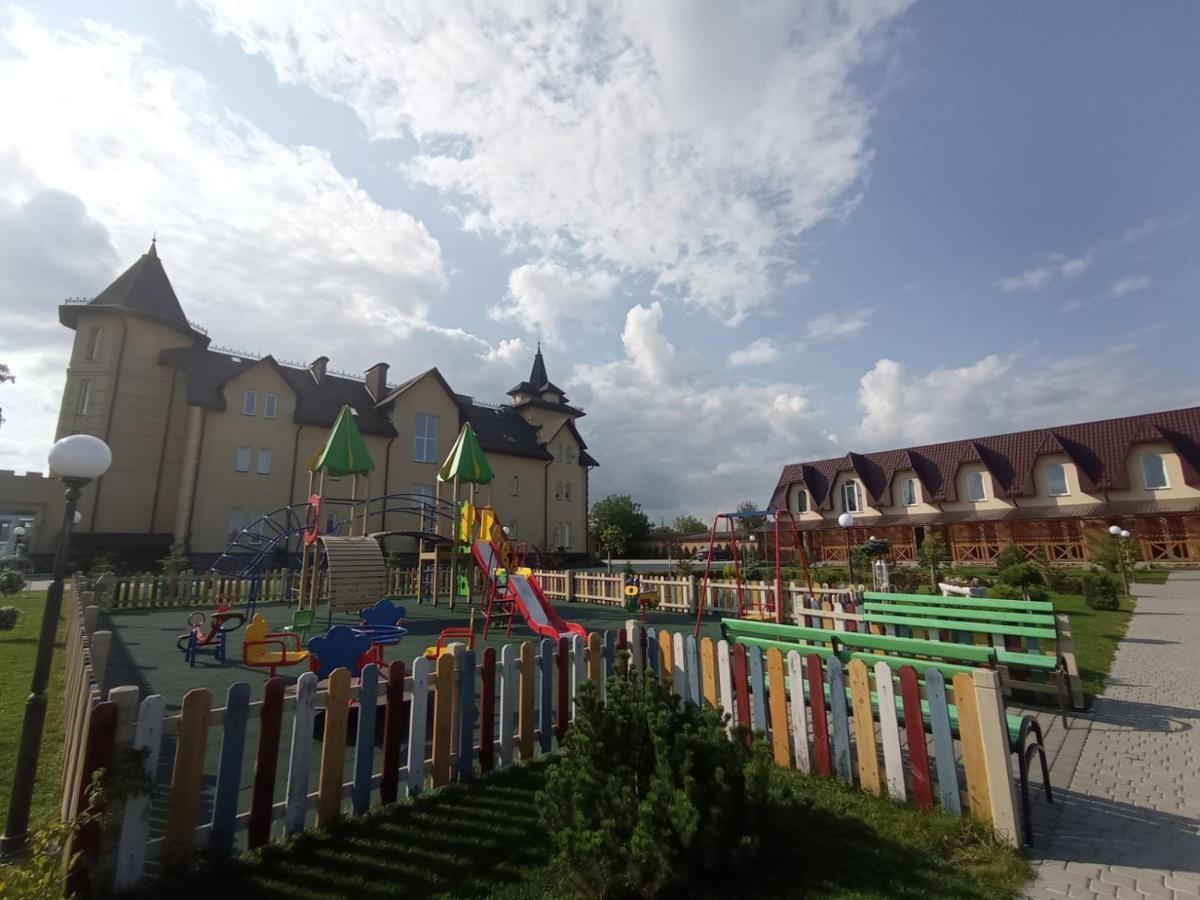Готельно-Ресторанний Комплекс Прованс Парк Pochaiv Buitenkant foto