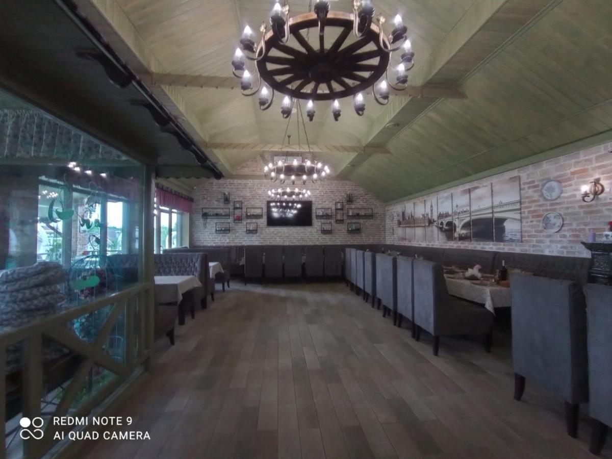 Готельно-Ресторанний Комплекс Прованс Парк Pochaiv Buitenkant foto