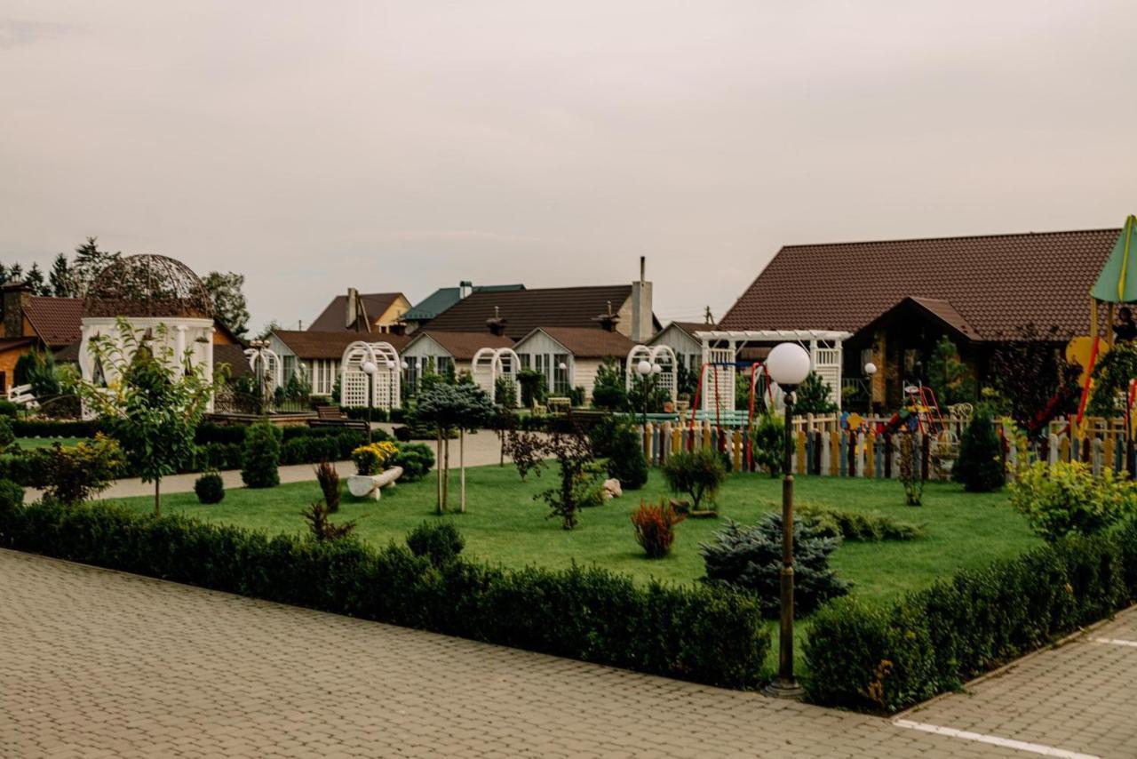 Готельно-Ресторанний Комплекс Прованс Парк Pochaiv Buitenkant foto