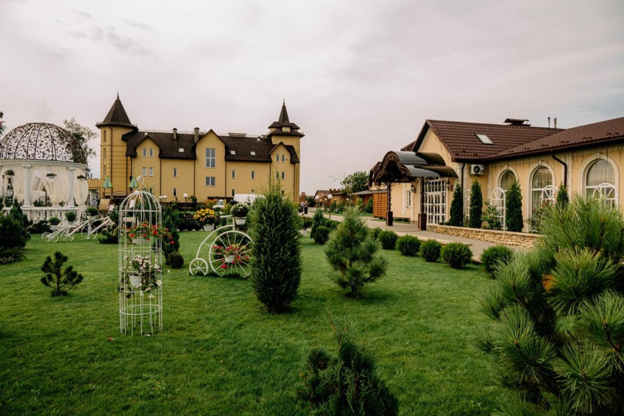 Готельно-Ресторанний Комплекс Прованс Парк Pochaiv Buitenkant foto